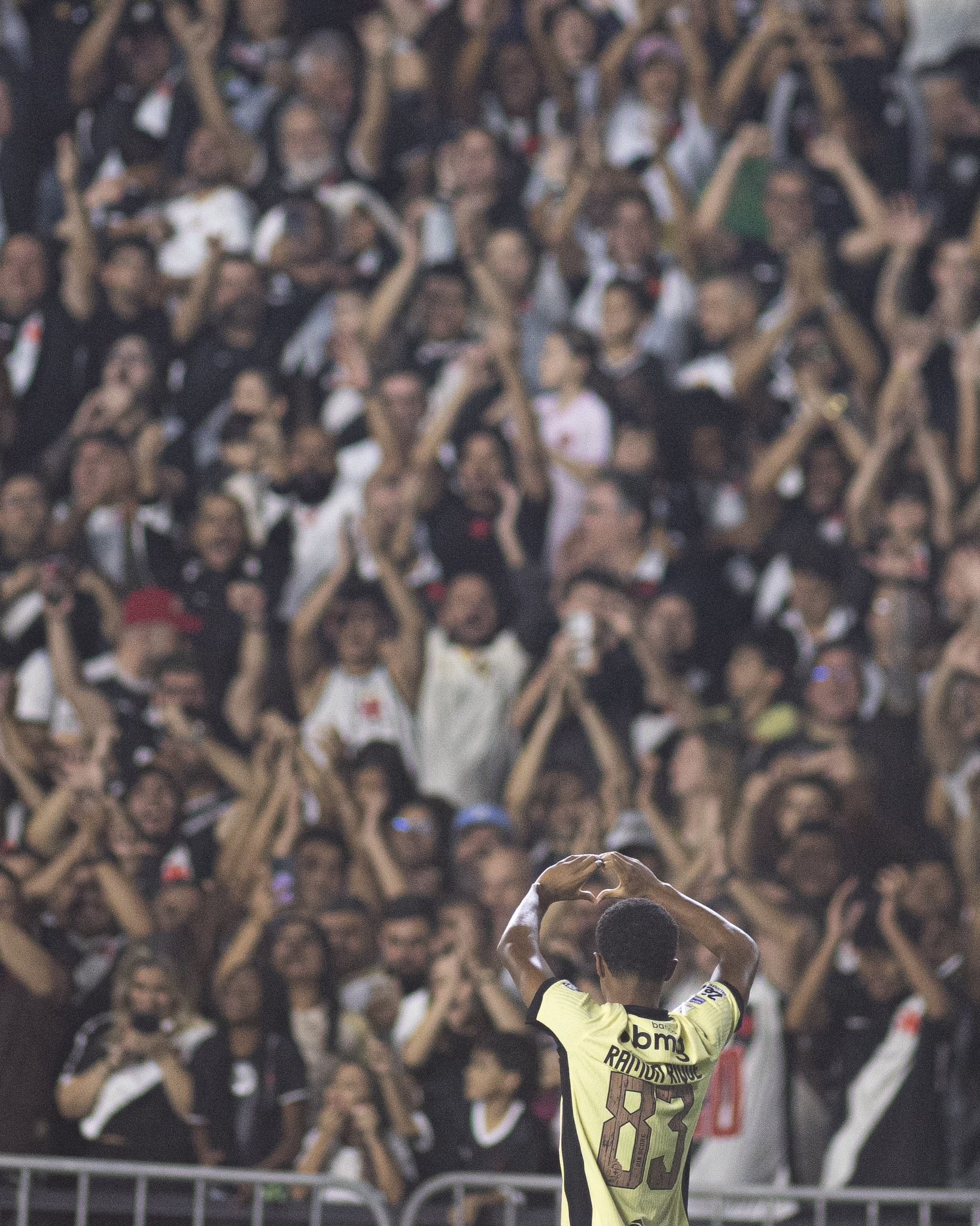 Ramon Rique fala sobre comemoração emocionada após marcar o primeiro gol pelo Vasco: 'Sensação inexplicável'