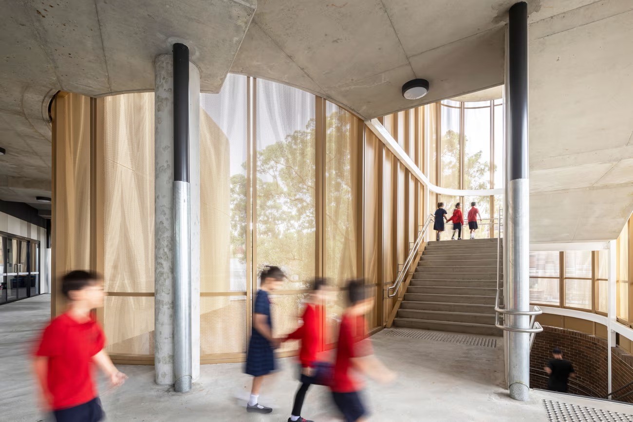 Veja fotos da escola pública eleita como melhor edifício do mundo em premiação de arquitetura