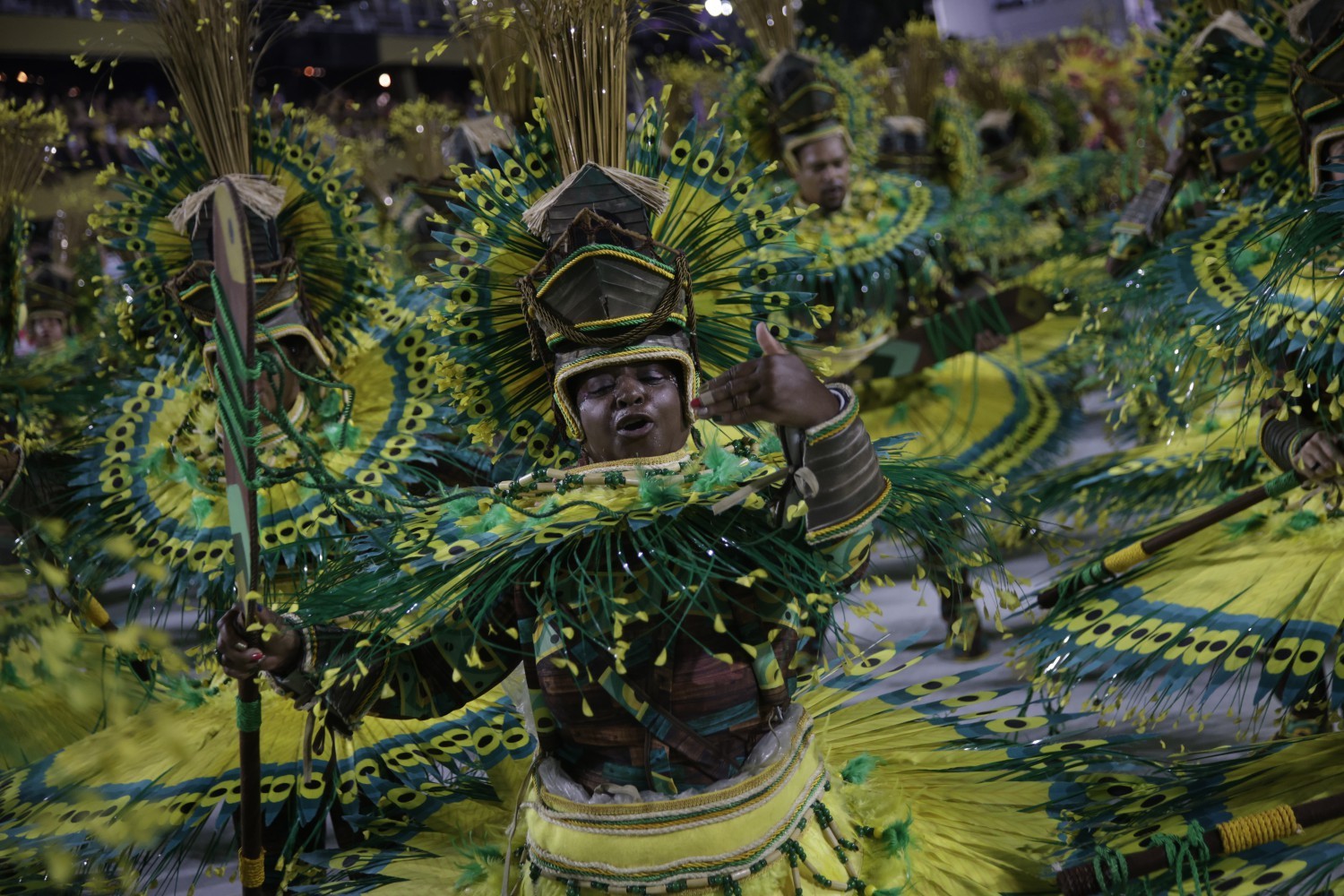 Desfile da Mangueira — Foto: Guito Moreto / Agência O Globo