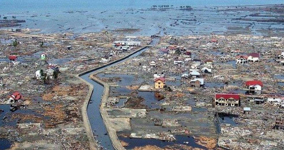 A províncio de Aceh na Indonésia devastada por tsunami em 2004 — Foto: AFP
