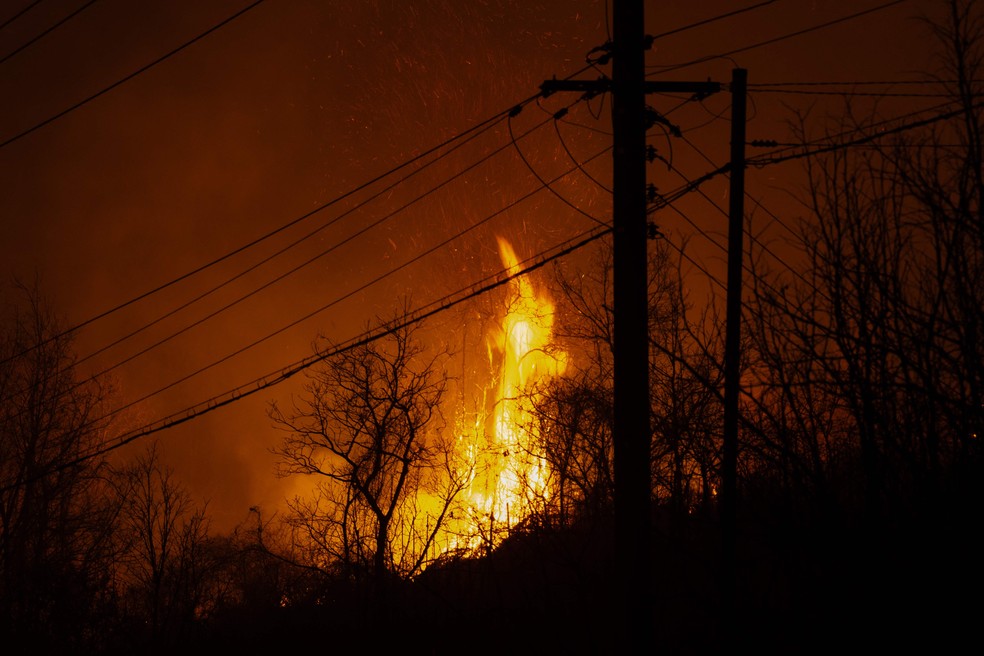 Incêndio em área florestal em Uiseong, na Coreia do Sul — Foto: YASUYOSHI CHIBA / AFP