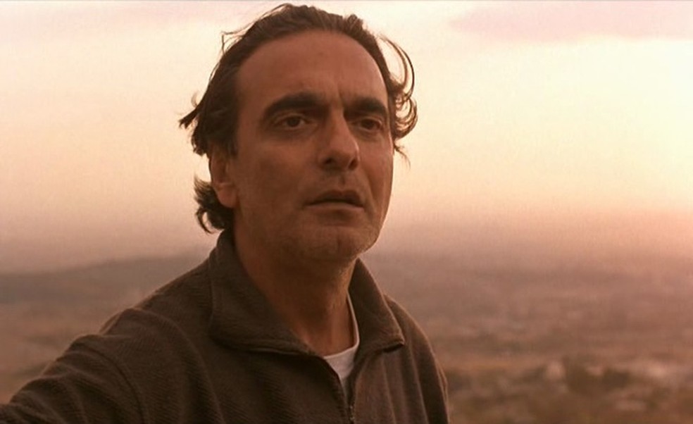 Cena de 'Gosto de cereja', de Abbas Kiarostami — Foto: Divulgação