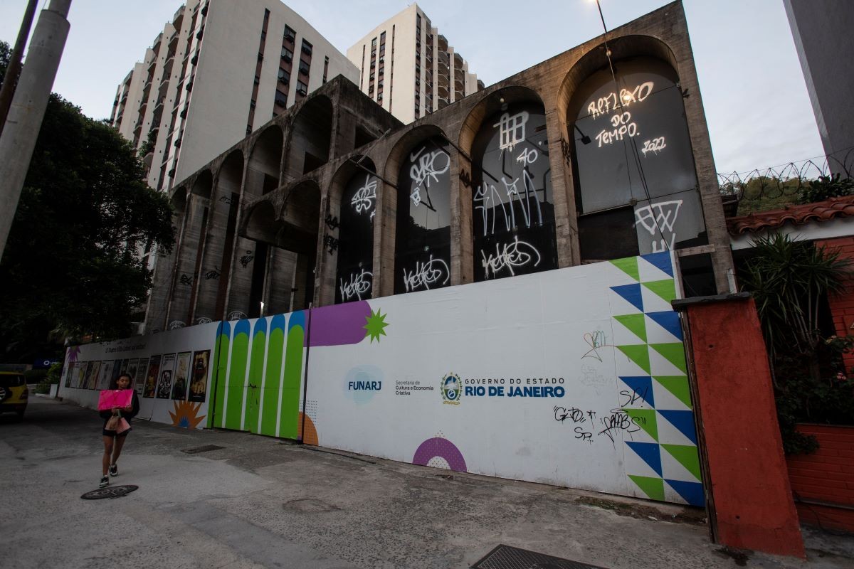 Cavaliere vai propor a Couto transferência do Teatro Villa-Lobos para o município; intenção é reformá-lo