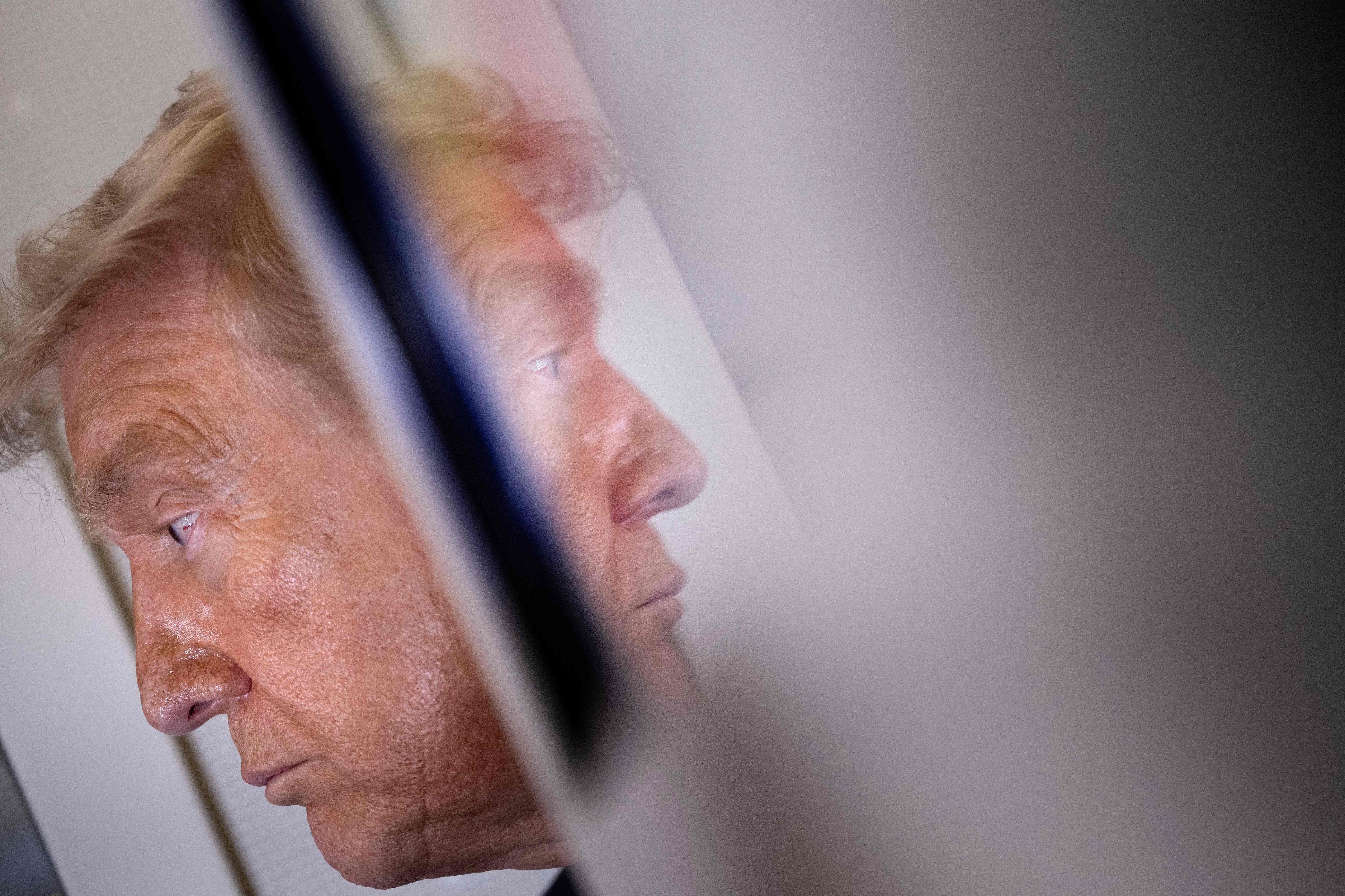 Governo Trump sugere novo tarifaço contra países por trabalho forçado e inclui Brasil em sobretaxa de 12,5%