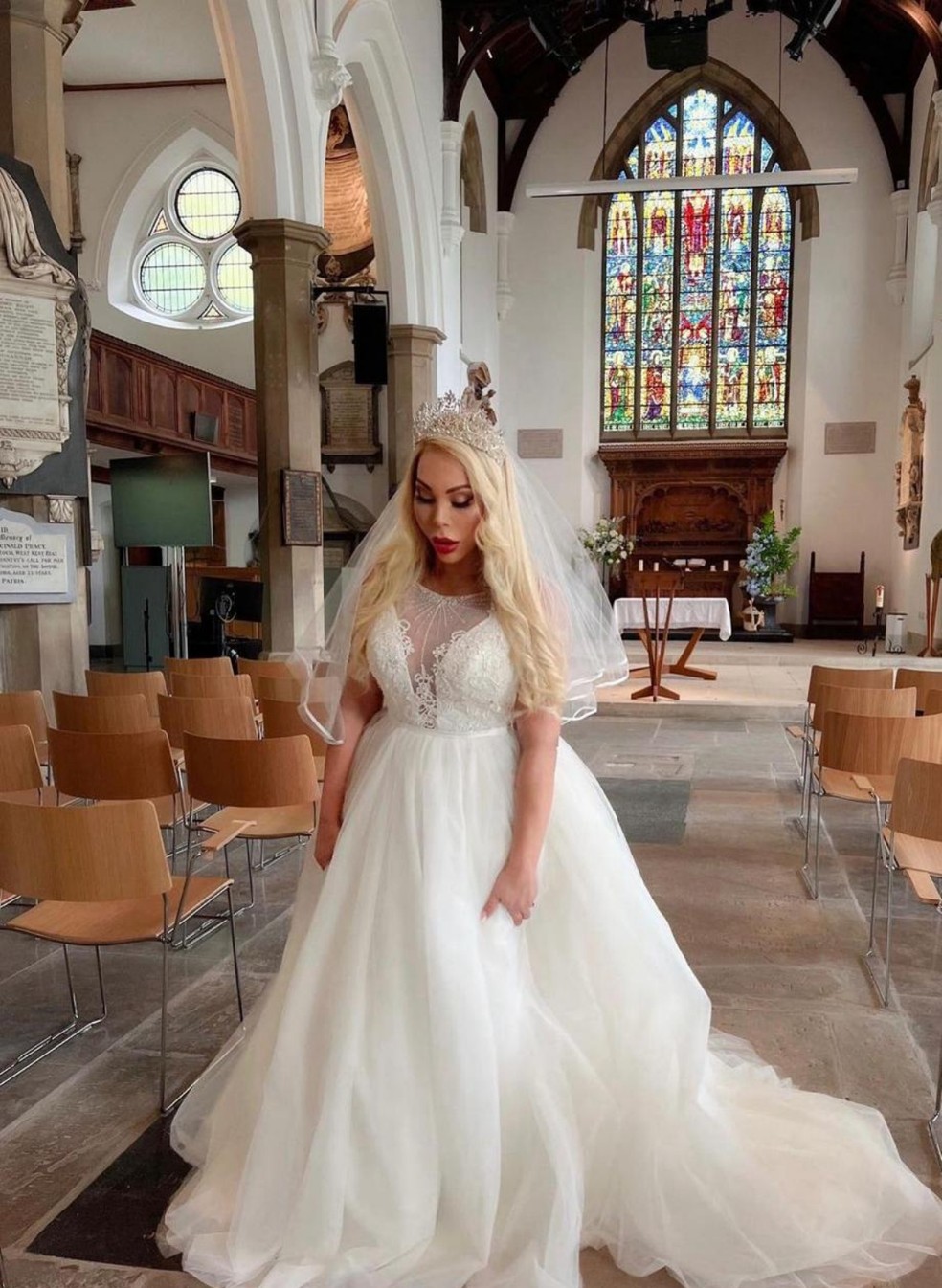 Suellen Carey casou consigo mesma e agora quer divórcio — Foto: Divulgação