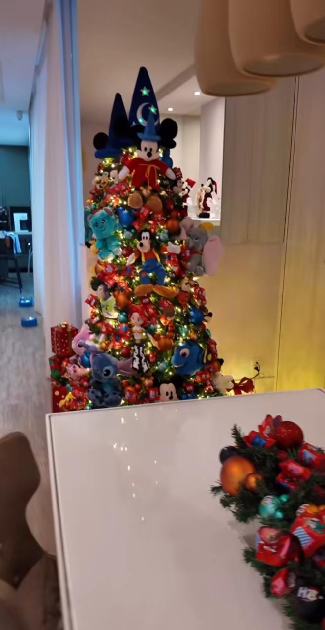 Christmas decoration at Larissa Manoela and André Luiz Frambach — Photo: Reproduction/Instagram
