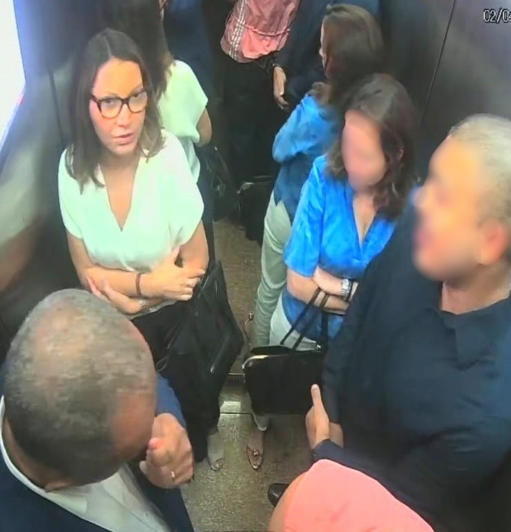 Janja e a sua visita de negócios a um conhecido edifício no Flamengo