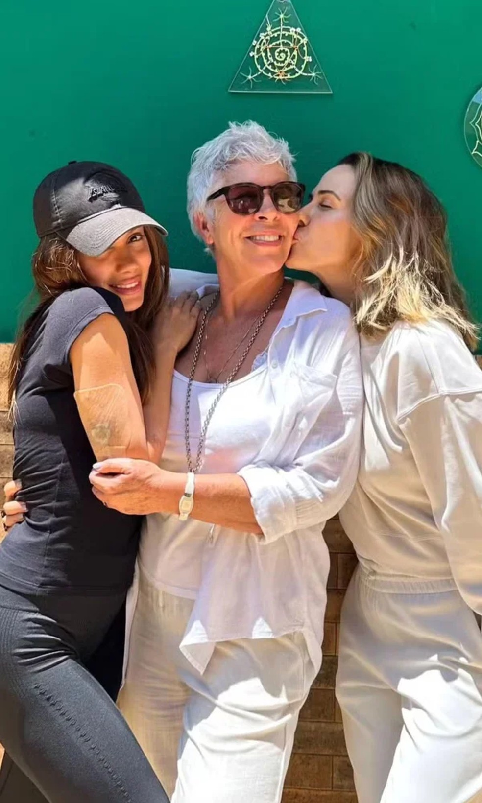 Anitta gerou burburinho ao apagar tatuagem de chave — Foto: Reprodução Instagram