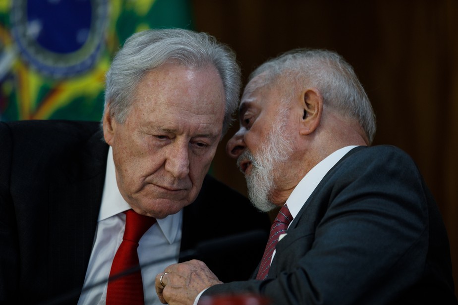 Lula chama Lewandowski e ministros ex-governadores para discutir 'PEC da  Segurança Pública' no Planalto