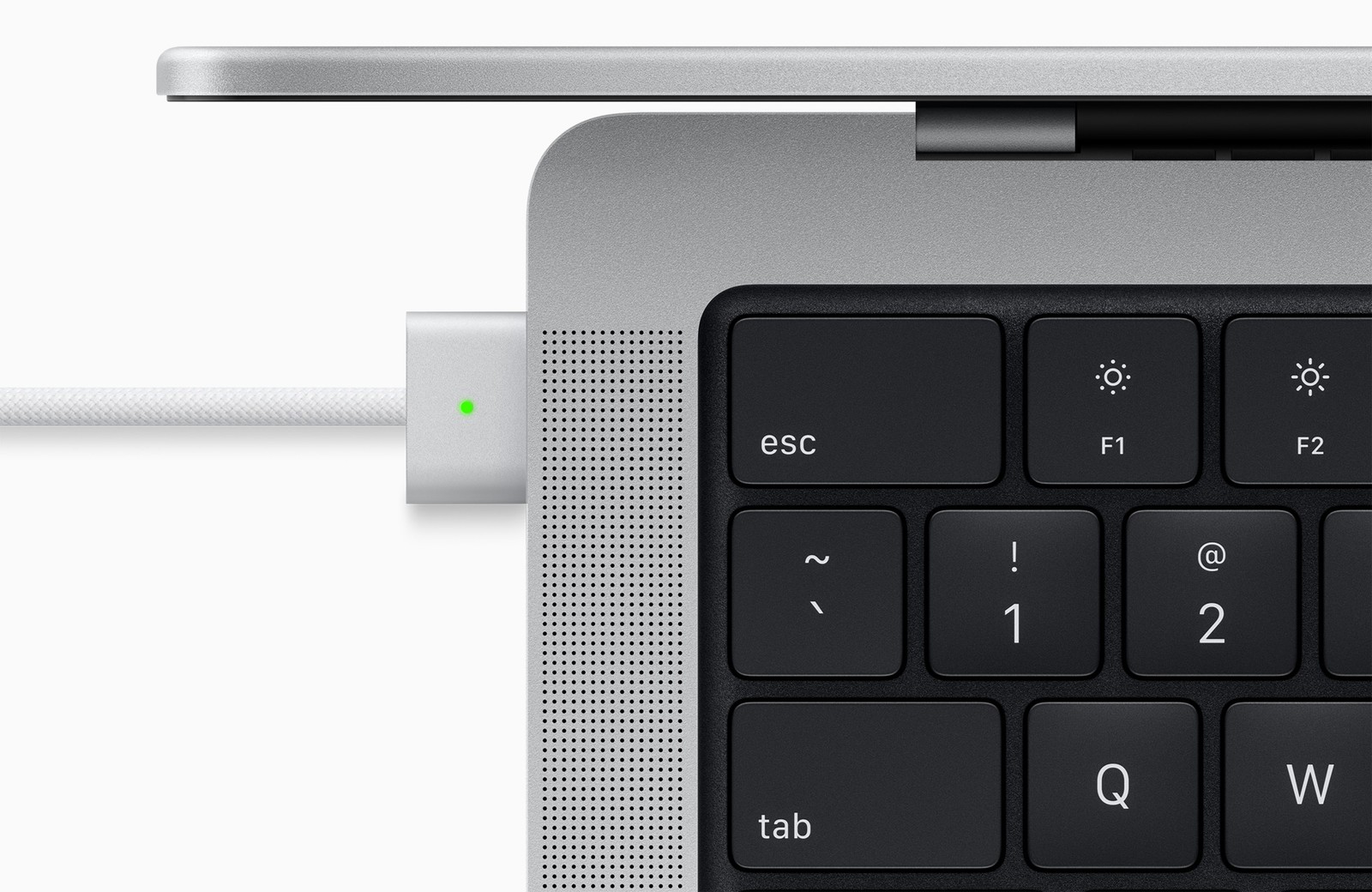 O novo MacBook Pro vem com carregador MagSafe, compatível com os iPhonesDivulgação