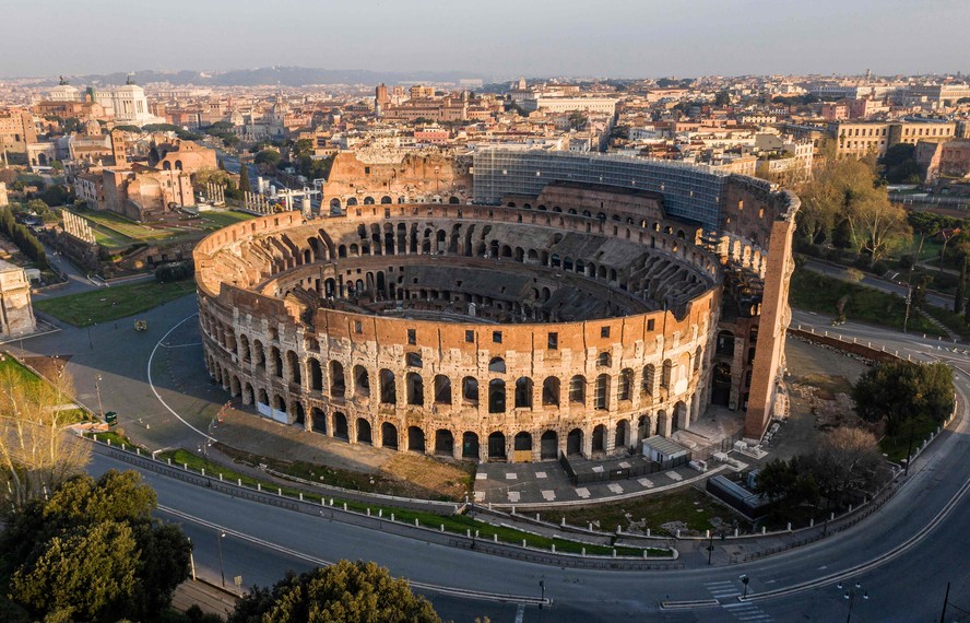 Vista aérea do Coliseu de Roma, que voltou a ter visitação gratuita no primeiro domingo de cada mês