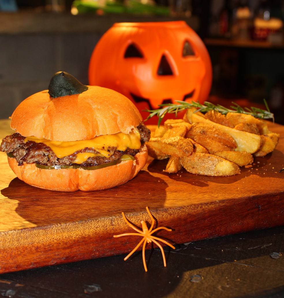 Hambúrguer e drinques assustadores para o Halloween - Espaço Gourmet