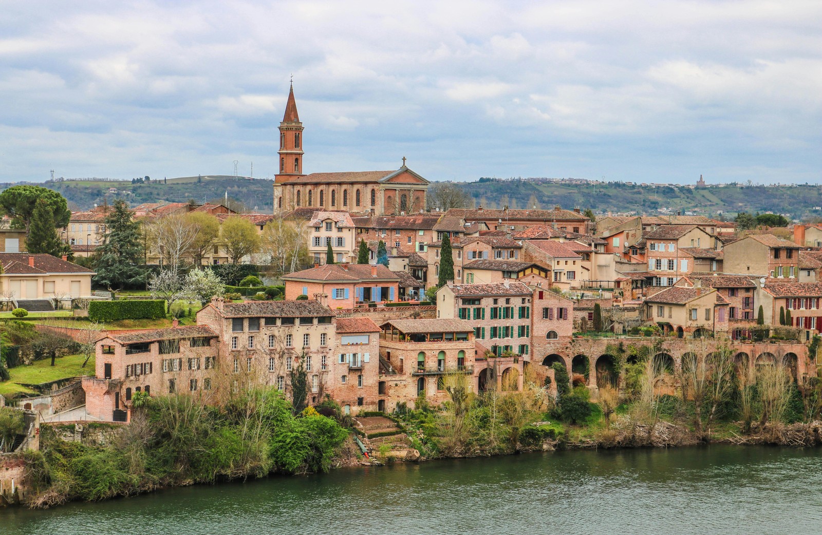 Albi, França – Maior catedral de tijolos do mundo, museu Toulouse-Lautrec e vida cultural ativa. — Foto: Pexels