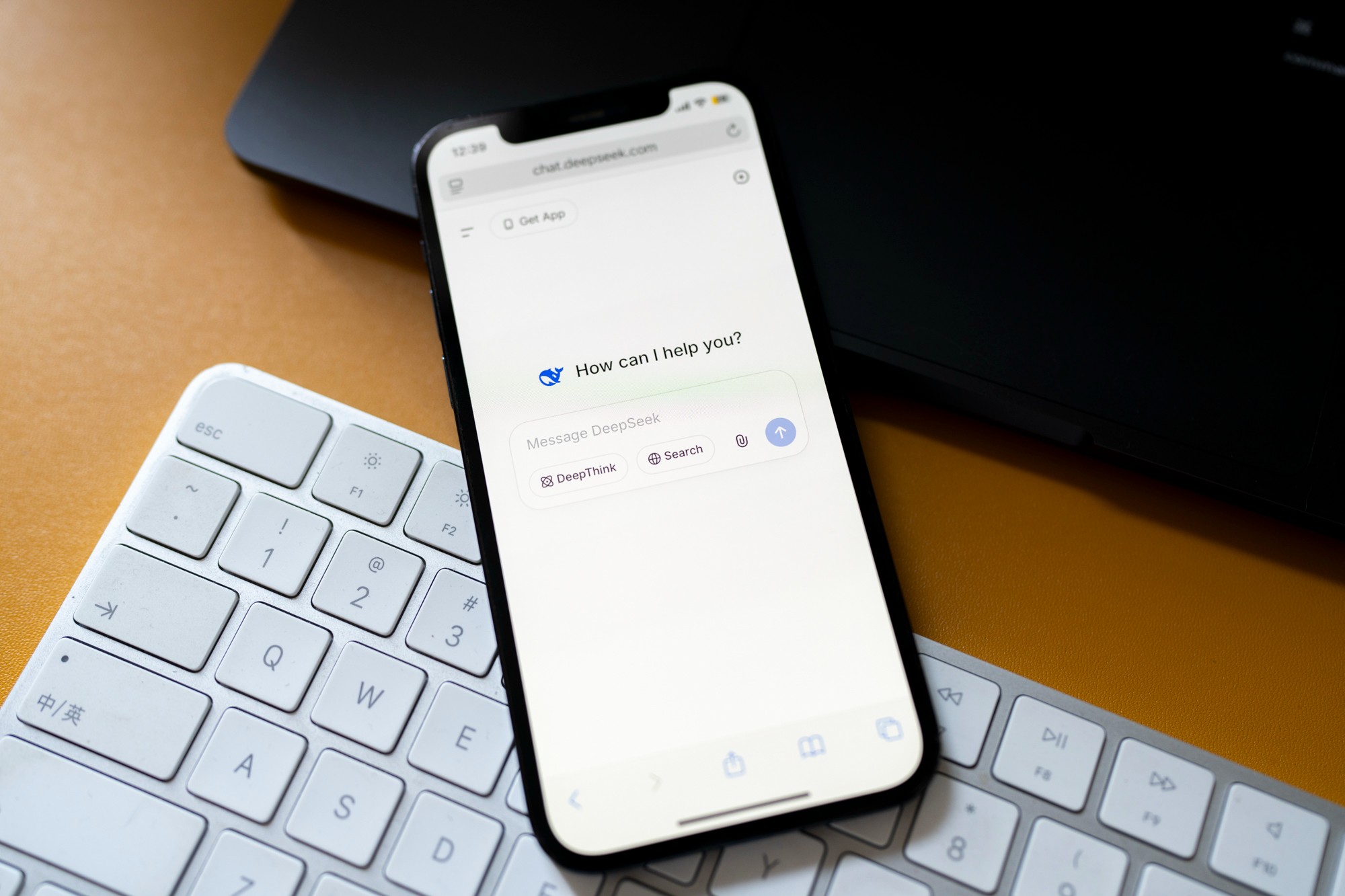 OpenAI, Anthropic e Google se unem para combater a reprodução de modelos de IA na China