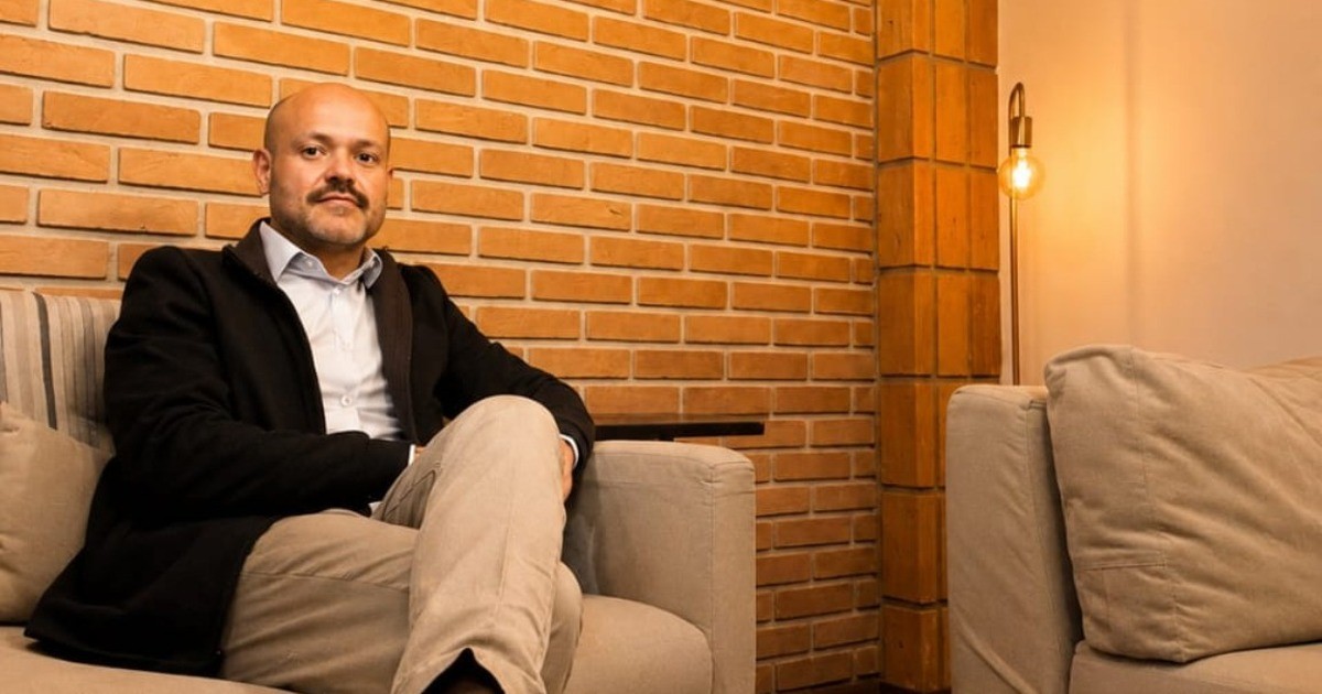 Setembro Amarelo: psicólogo Rodrigo Toledo analisa prós e polêmicas da campanha - QTU Questões do Universo