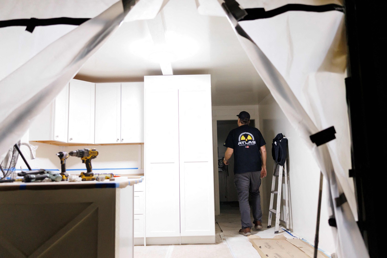 Quando contrato é assinado, funcionários viajam dos Estados Unidos para supervisionar o projeto, o que reduz custos — Foto: Mark Felix/AFP