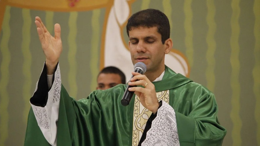 Padre Rodrigo de Oliveira da Silva foi excomungado pela Diocese de Jundiaí, em São Paulo
