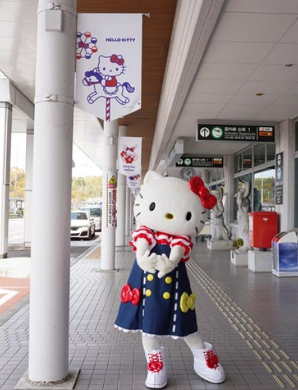 Hello Kitty na área externa do Oita Hello Kitty Airport — Foto: Divulgação/Sanrio Entertainment
