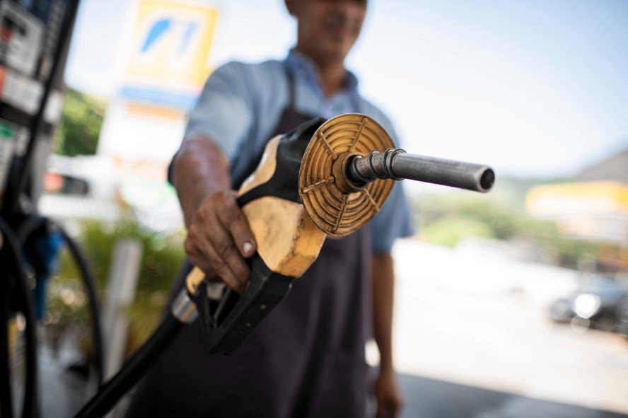 Preço médio da gasolina cai pela 13ª semana consecutiva e chega a R$ 4,88, diz ANP