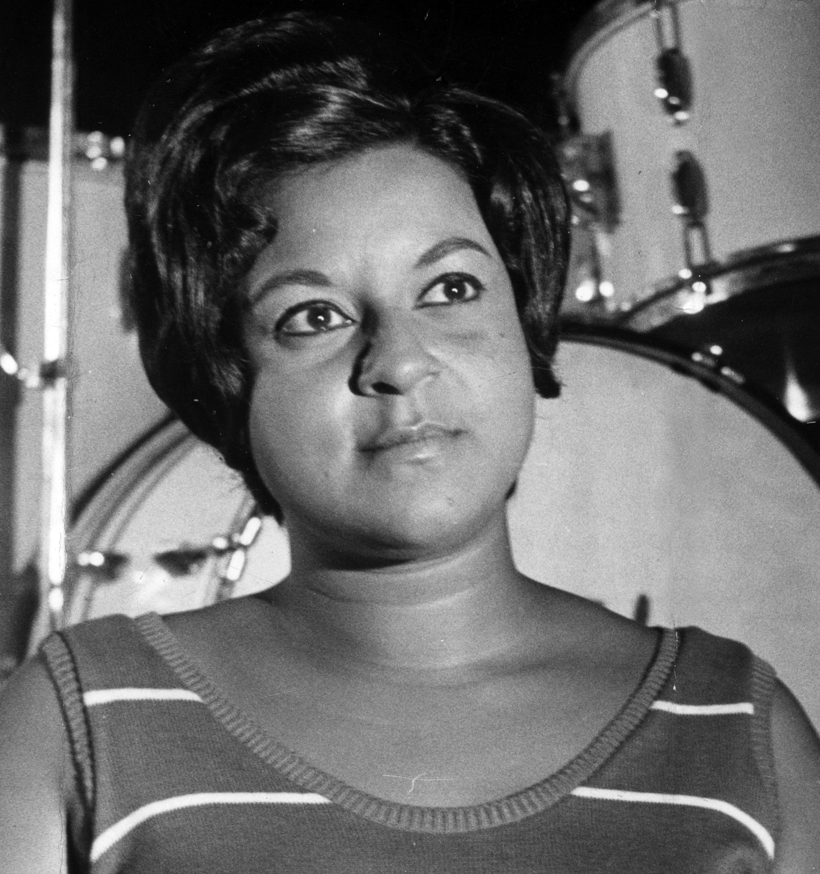 A cantora Leny Andrade, em 1965, quando preparava o show Estamos aí, no Teatro Arena — Foto: Arquivo/O Globo