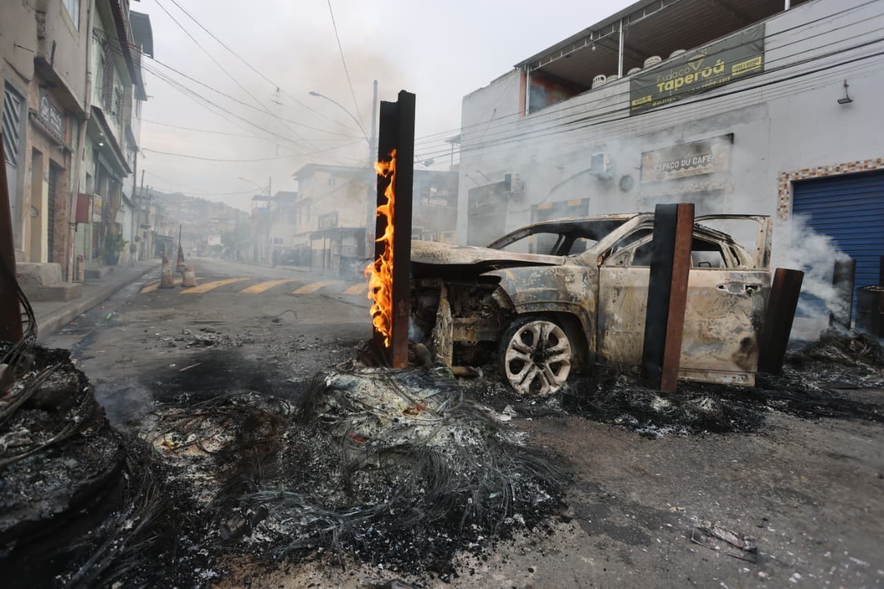Complexos do Alemão e da Penha são alvos de megaoperação para conter avanço do CV — Foto: Fabiano Rocha / Agência O Globo