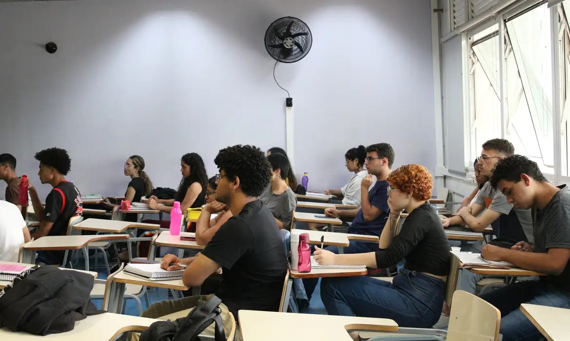 Efeito ChatGPT: universidades nos EUA buscam métodos antigos para ensinar; entenda