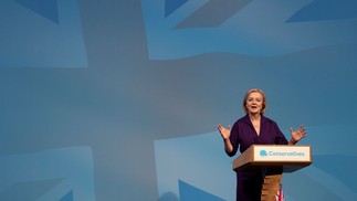 Liz Truss discursa após ser anunciada como a nova primeira-ministra do Reino Unido, em Londres — Foto: ADRIAN DENNIS / AFP