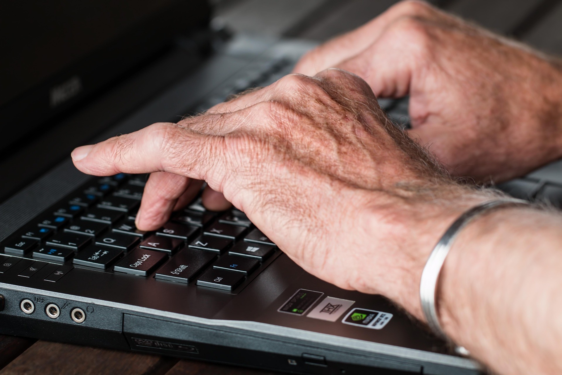 Renda de trabalhadores com mais de 60 anos encolhe 4,2% em 1