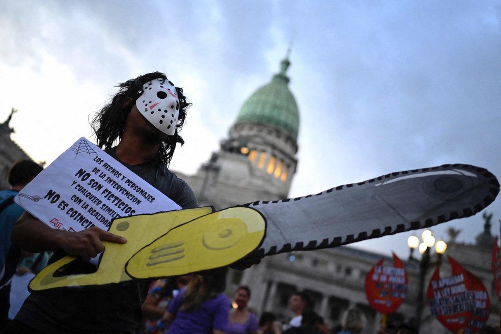 Manifestações na Argentina — Foto: LUIS ROBAYO/AFP