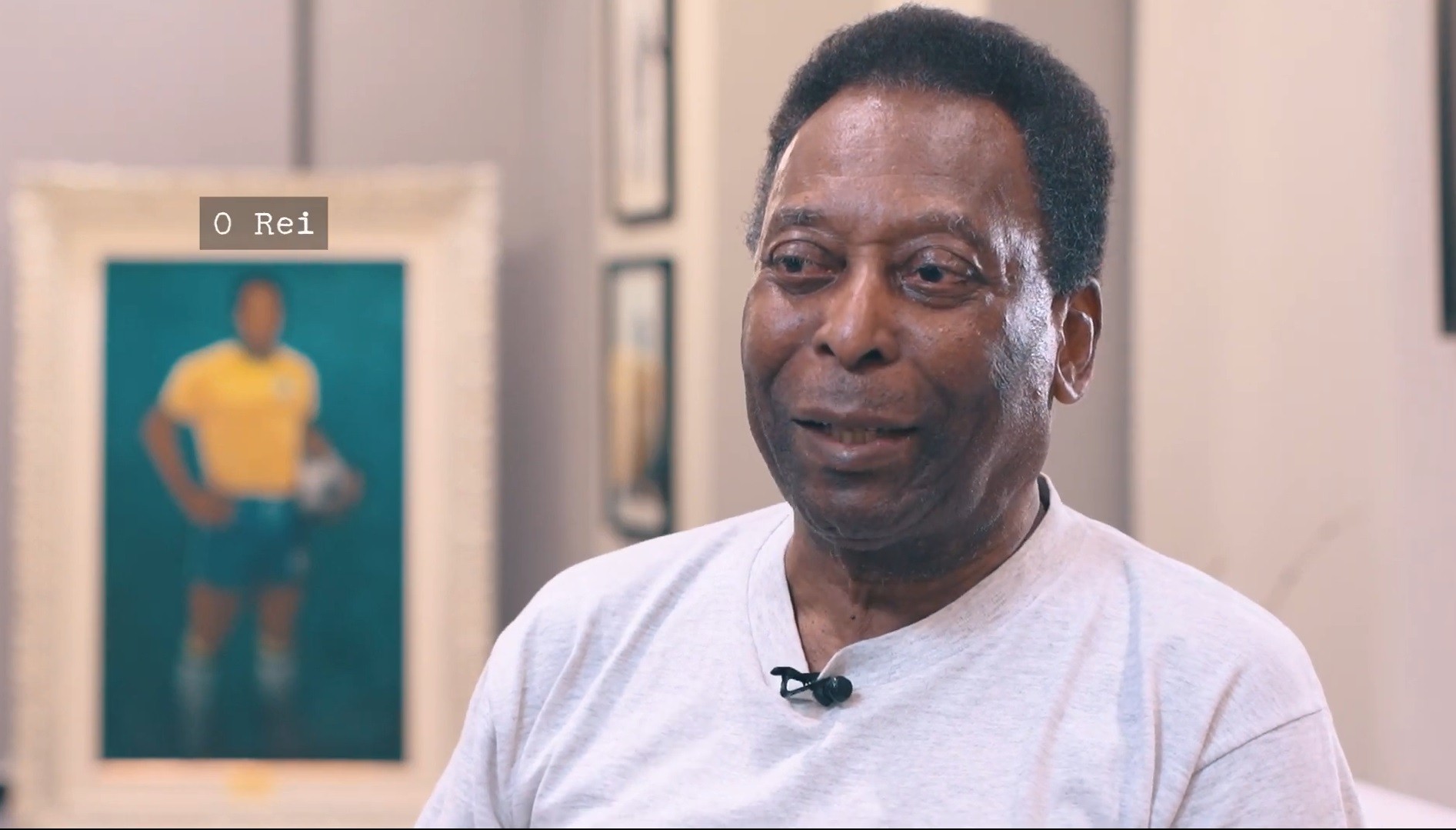 Pelé mania: de camisa histórica a réplica da Jules Rimet, itens do jogador leiloados somam mais de R$ 38 milhões