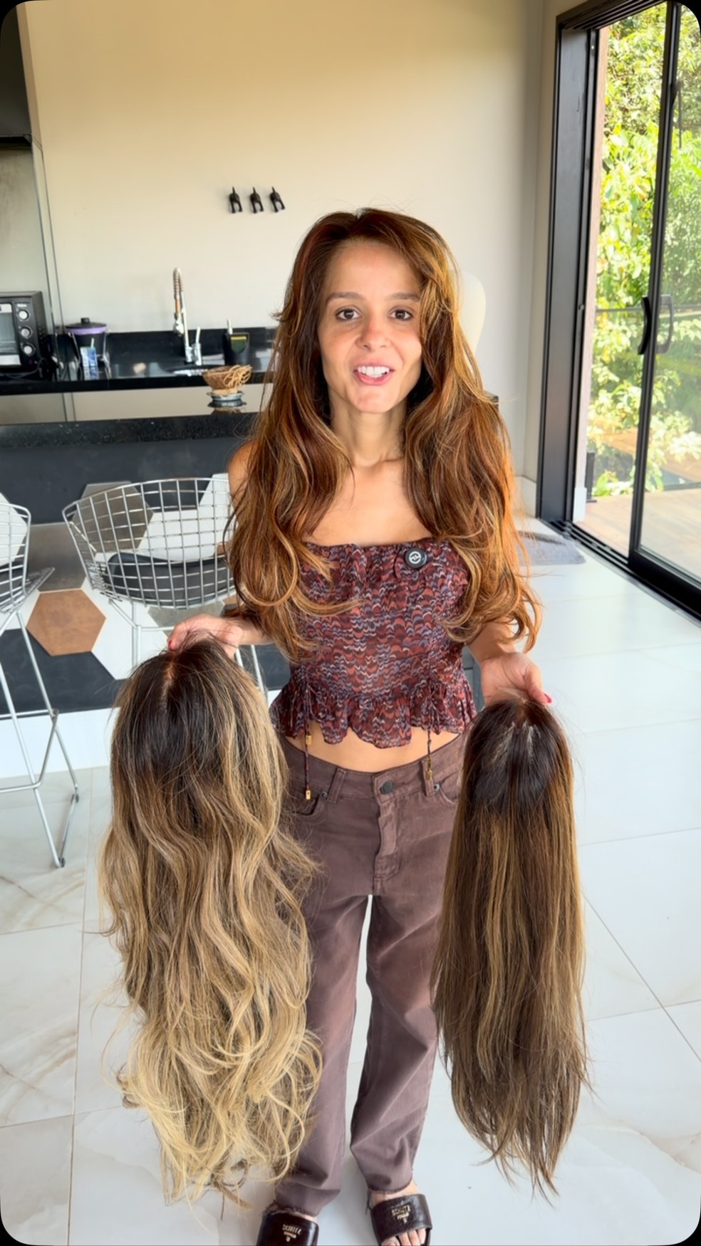 Maiara mostra laces que serão doadas para mulheres em tratamento de câncer — Foto: Reprodução/Instagram