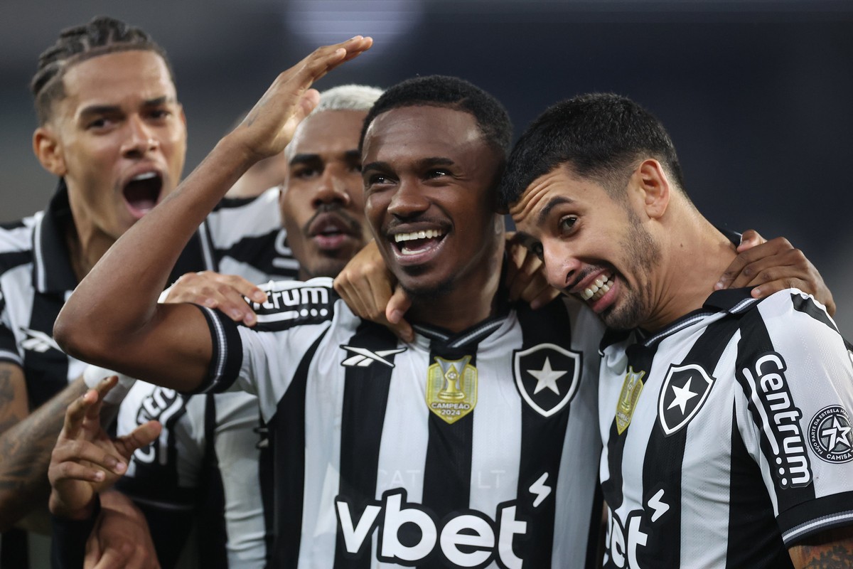 Botafogo vence o Bahia em casa e entra no G4 do Campeonato Brasileiro