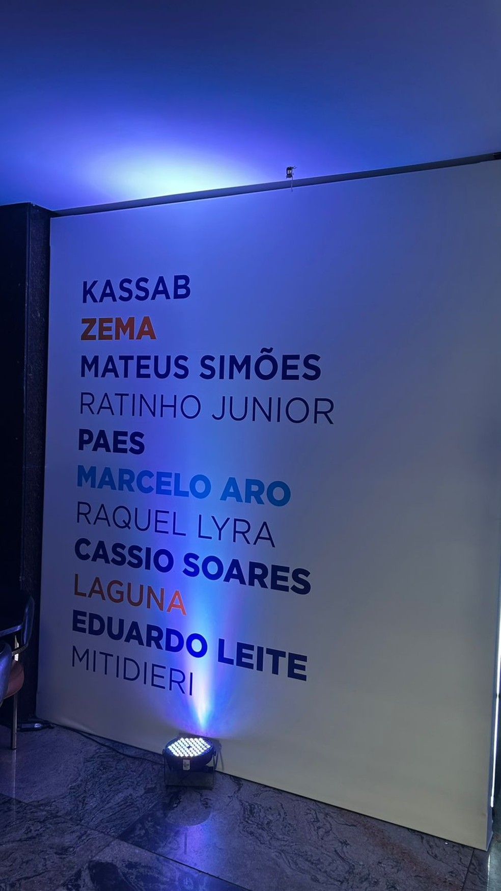 Banner em evento de filiação de Mateus Simões ao PSD — Foto: Imagem cedida à coluna do Lauro Jardim