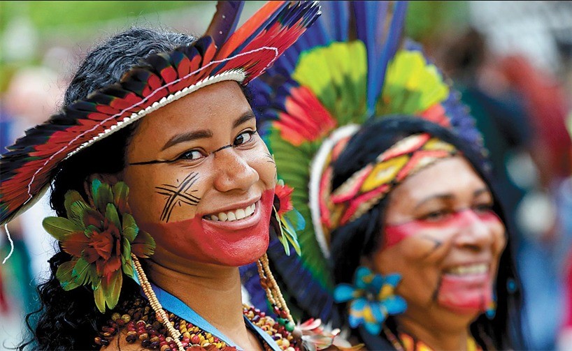 G20 Social começa com desfile de diversidade, alegria e música na Zona Portuária do Rio — Foto: Domingos Peixoto / Agência O Globo