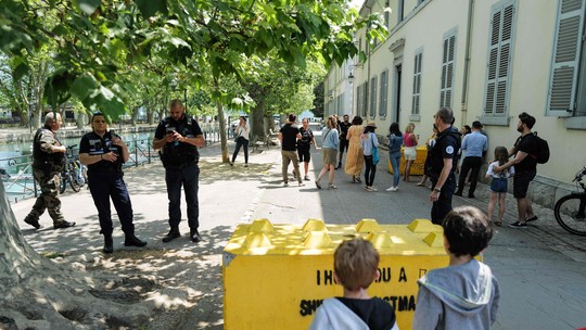 Ataque com faca em parque infantil na França deixa seis feridos, entre eles quatro crianças