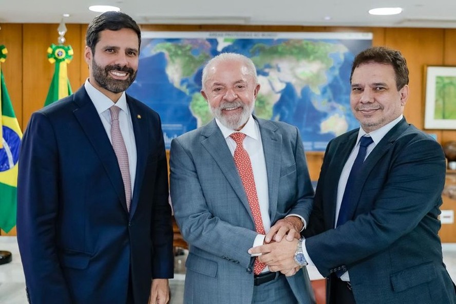 Lula nomeia o advogado Wellington Lima e Silva (dir.) para o Ministério da Justiça, que substituirá o interino Manoel Carlos de Almeida Neto