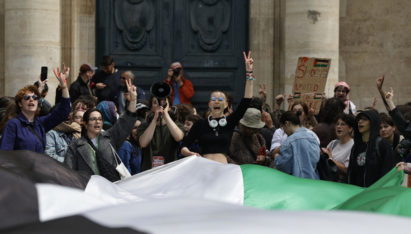 Polícia reprime manifestação pró-Palestina na Universidade de Sorbonne