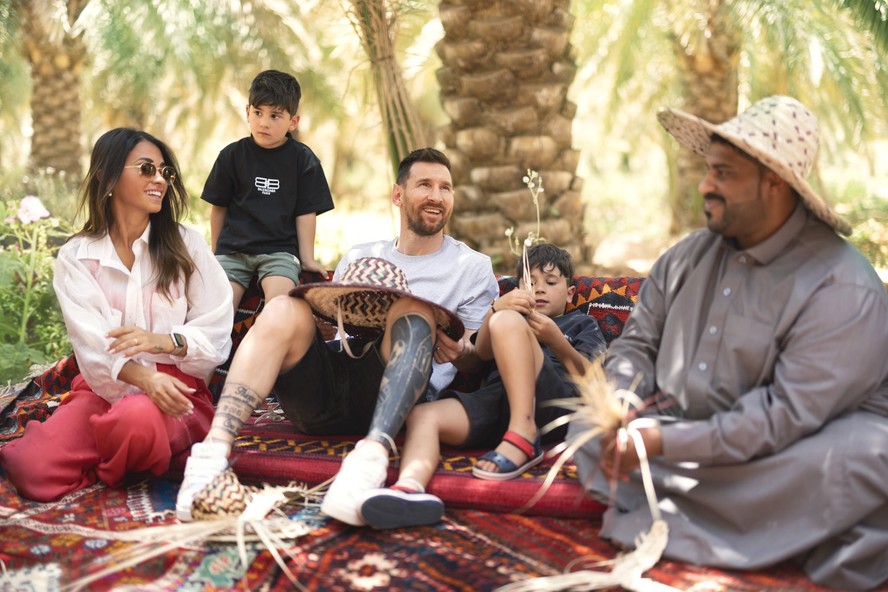 Messi viajou para a Arábia Saudita com a família no início da semana e recebeu suspensão do PSG