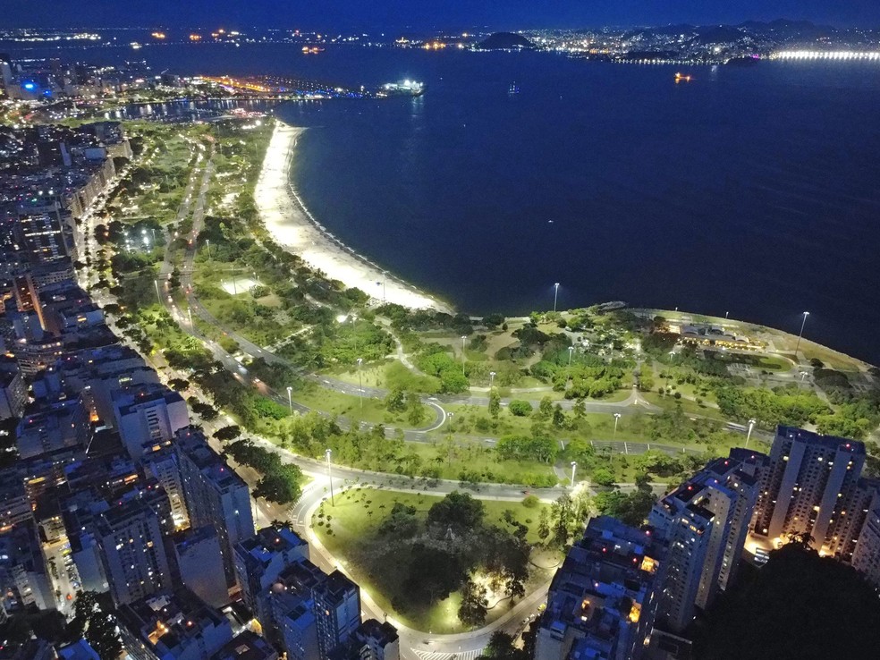 Aterros na cidade do Rio de Janeiro ao longo dos tempos. Aterro do Flamengo foi inaugurado em 1965. — Foto: Custodio Coimbra / Agência O GLOBO