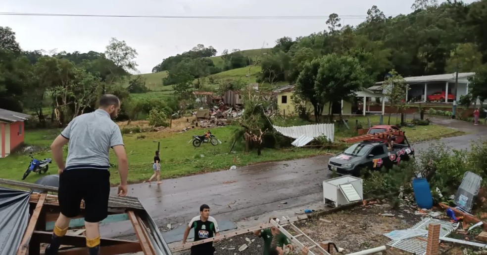 Destruição em Dionísio Cerqueira (SC) — Foto: Rádio Fronteira