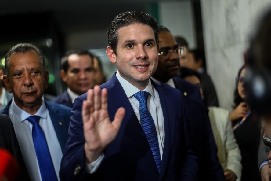 A resposta de Hugo Motta a petistas e bolsonaristas sobre a votação da  anistia ao 8/1