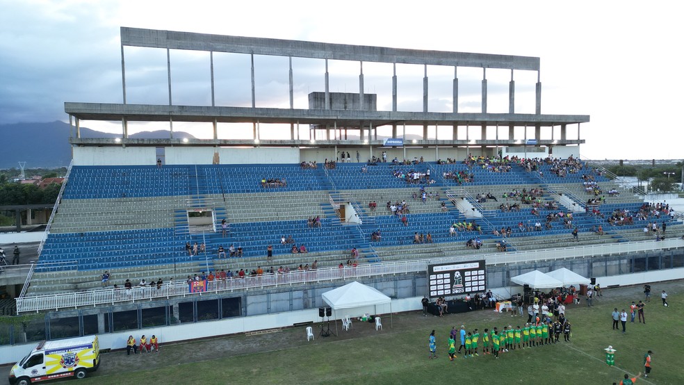 Estádio Almir Dutra, Maracanaú (CE): A inauguração foi feita pelo mesmo prefeito, em seu 4º mandato. Liberado, o estádio segue recebendo obras até dezembro, no valor de R$ 2,9 milhões — Foto: Divulgação