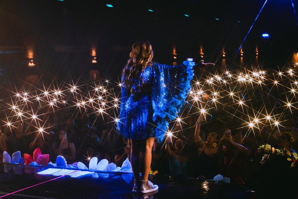 Música "Vestido Azul" de Floribella no show tributo de Juliana Silveira — Foto: divulgação