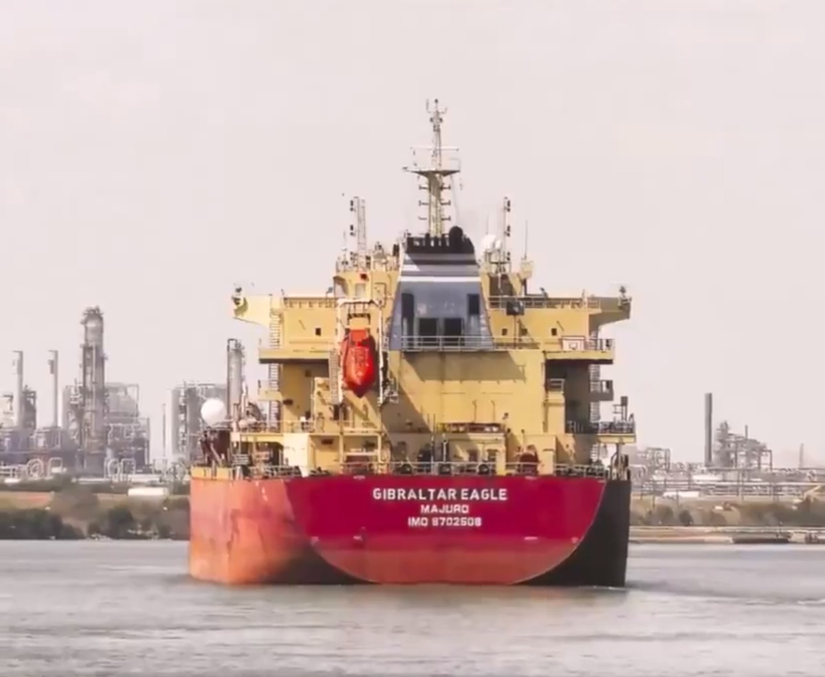 M&iacute;ssil atinge cargueiro dos EUA na costa do I&ecirc;men