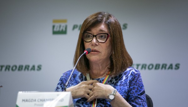 Entre os desafios da presidente da Petrobras está a... defasagem do preço da gasolina