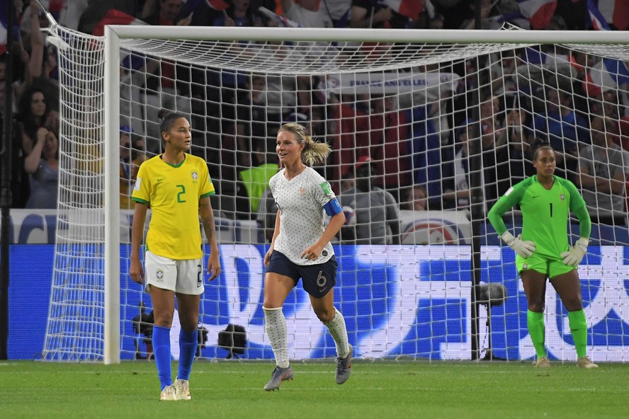 França vence seleção brasileira e é campeã do Torneio