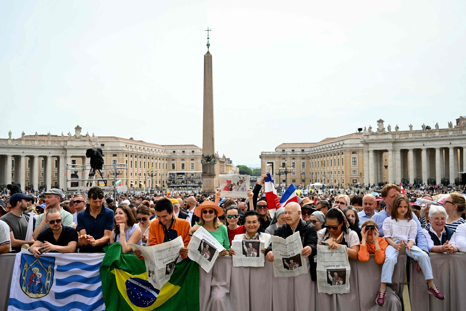 Saint Peter's Square is packed with worshipers — Photo: Andreas Solaro / AFP