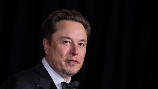 Após viagem surpresa à China, Elon Musk fecha acordo estratégico para Tesla