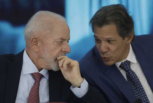 Após reunião de Haddad com Lula, equipe econômica fica à espera de aval  para corte de gastos
