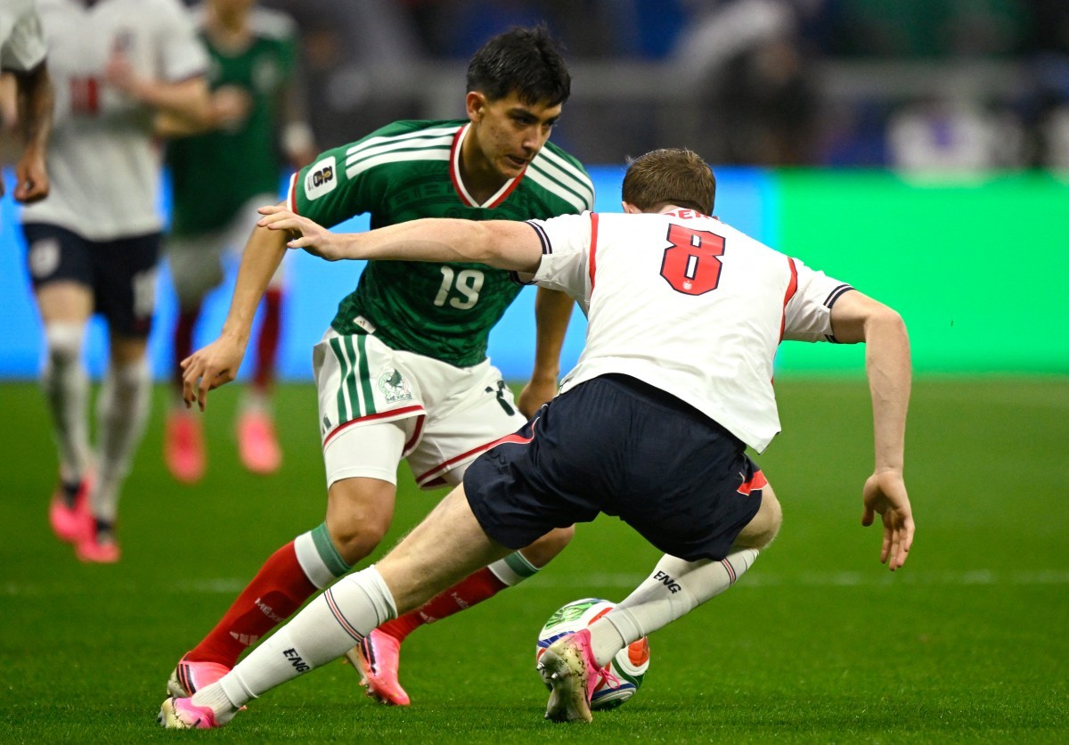 México 0 x 0 Inglaterra: após uma hora de atraso pela chuva, equipes duelam pelas oitavas; siga ao vivo